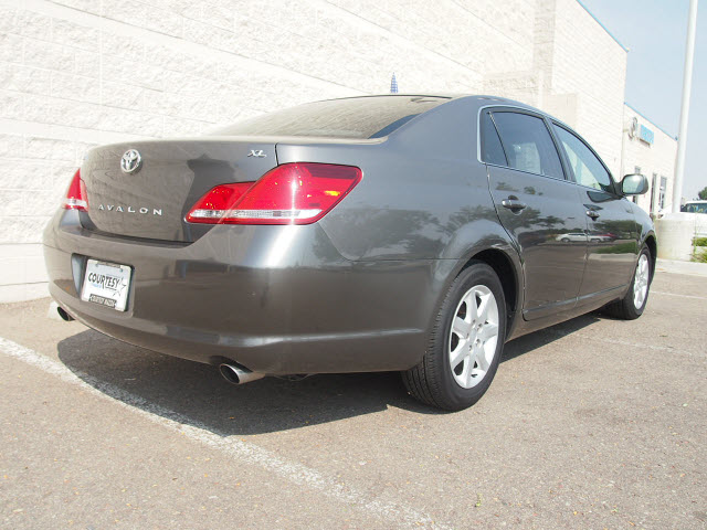 Toyota Avalon 2006 photo 2