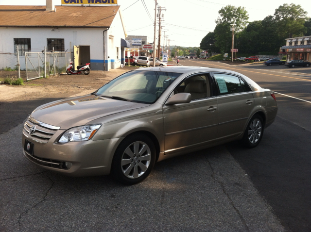 Toyota Avalon XLS Sedan