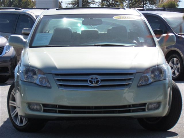 Toyota Avalon 2006 photo 1