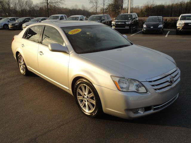 Toyota Avalon 2006 photo 2