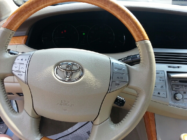 Toyota Avalon SLT 25 Sedan