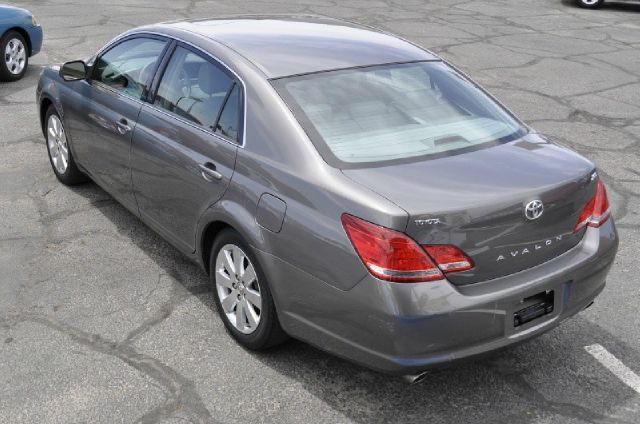 Toyota Avalon XLS Sedan