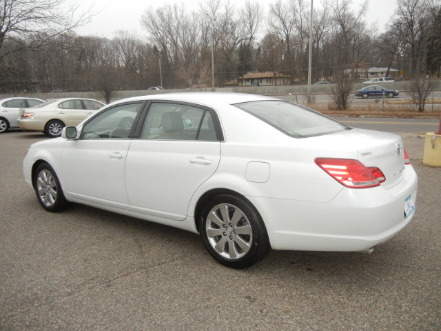 Toyota Avalon 2006 photo 2