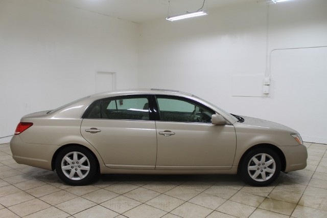 Toyota Avalon 2006 photo 2