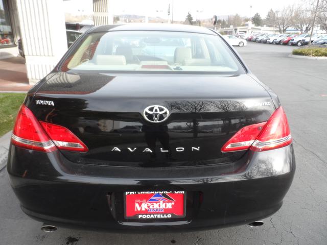 Toyota Avalon 2006 photo 2