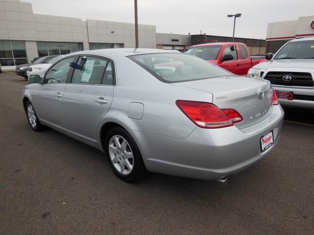 Toyota Avalon 2006 photo 2