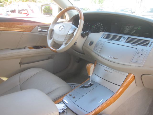 Toyota Avalon 2006 photo 2
