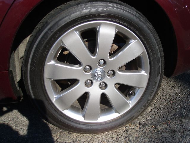 Toyota Avalon XLS Sedan