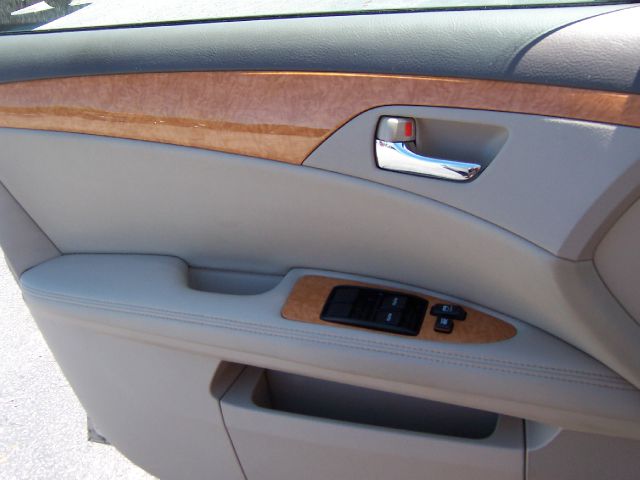 Toyota Avalon XLS Sedan