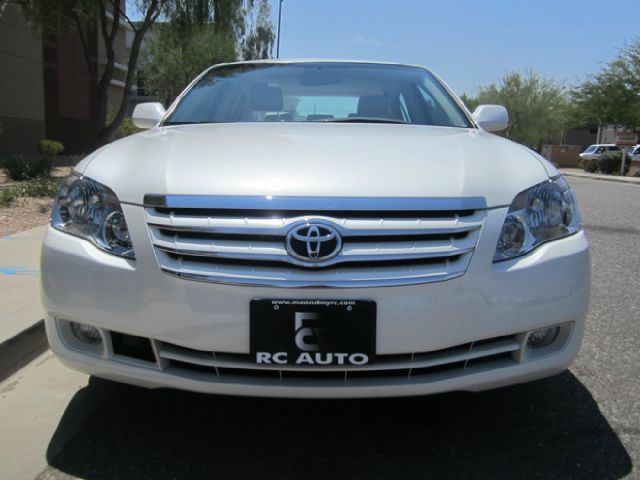 Toyota Avalon SLT 25 Sedan