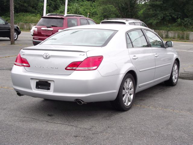 Toyota Avalon SLT 25 Sedan