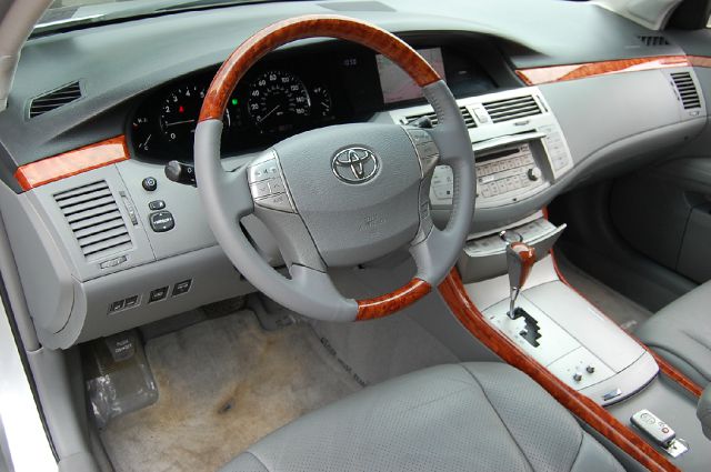 Toyota Avalon SLT 25 Sedan