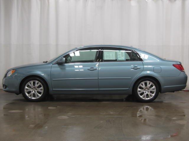 Toyota Avalon XLS Sedan