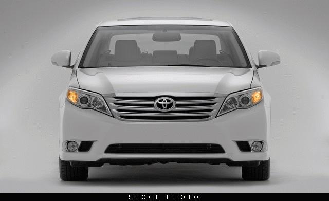Toyota Avalon 2011 photo 2