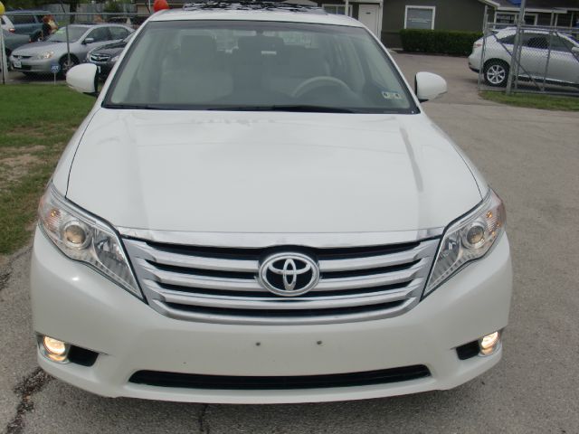 Toyota Avalon 2011 photo 2