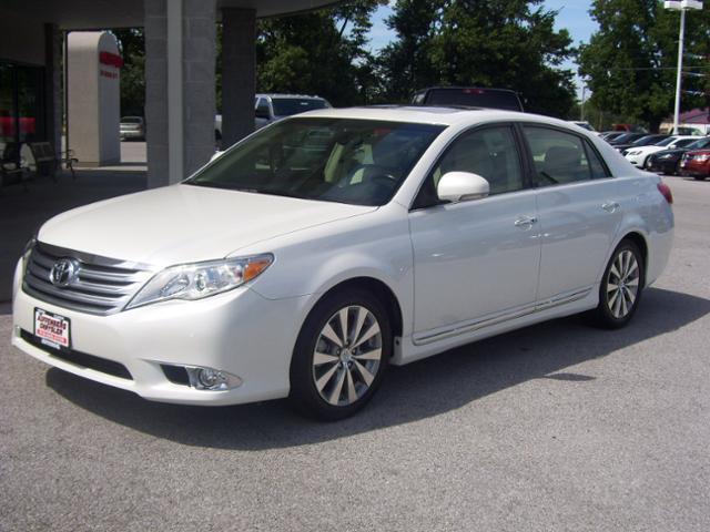 Toyota Avalon 2012 photo 2