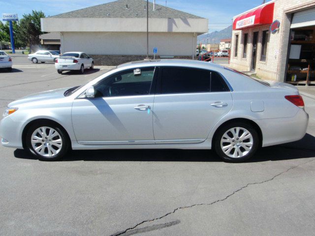 Toyota Avalon 2012 photo 2