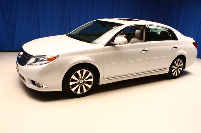 Toyota Avalon 2012 photo 2