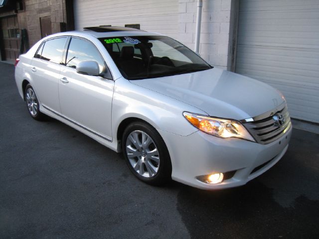 Toyota Avalon 2012 photo 2