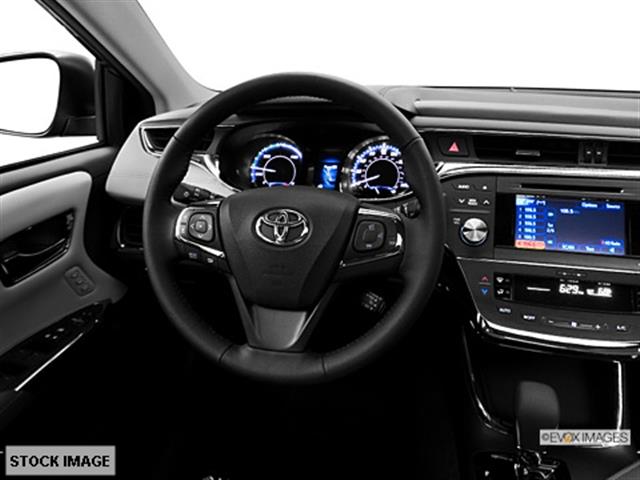 Toyota Avalon Hybrid 2013 photo 2