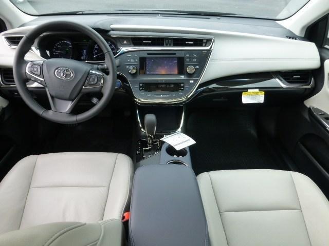 Toyota Avalon Hybrid 2013 photo 2