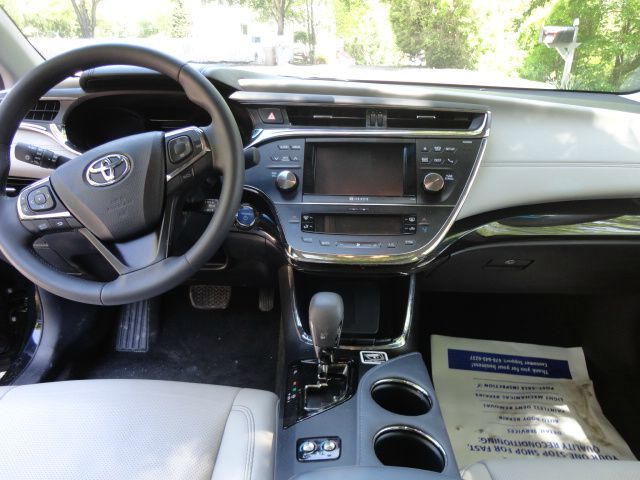 Toyota Avalon Hybrid 2013 photo 1