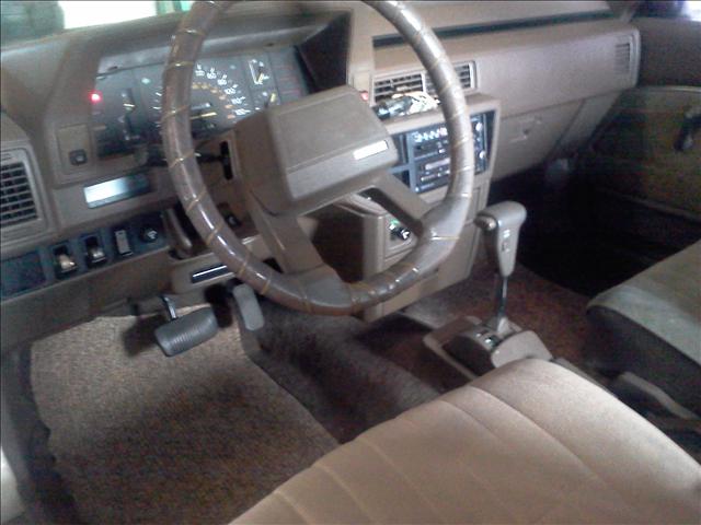 Toyota Camry 1985 photo 2