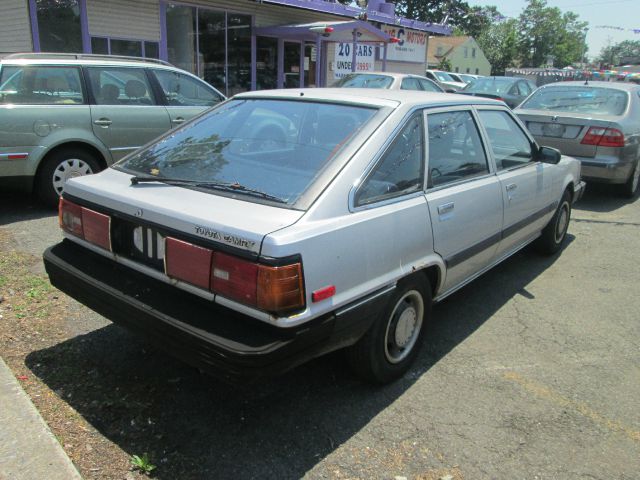 Toyota Camry 1985 photo 1
