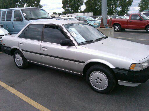 Toyota Camry 1987 photo 1