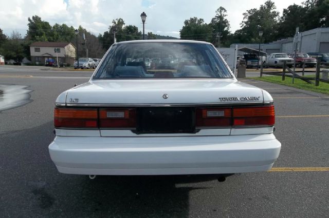 Toyota Camry 1988 photo 1
