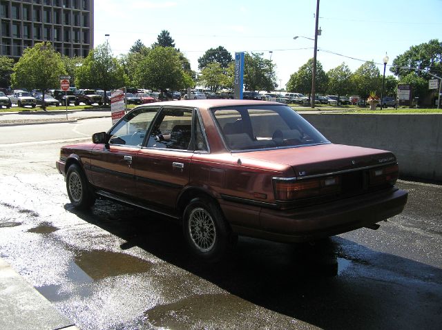 Toyota Camry 1988 photo 1