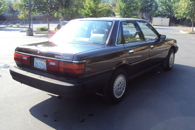 Toyota Camry 1989 photo 1