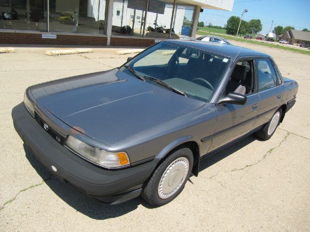 Toyota Camry 1990 photo 1