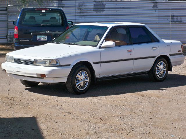 Toyota Camry 1990 photo 2