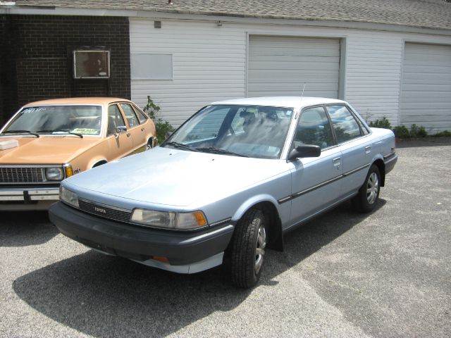 Toyota Camry 1990 photo 2