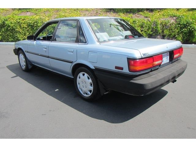 Toyota Camry 1990 photo 2
