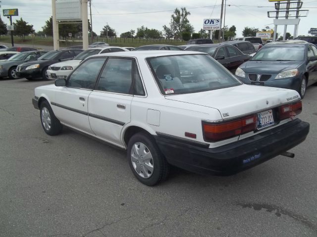 Toyota Camry 1990 photo 4