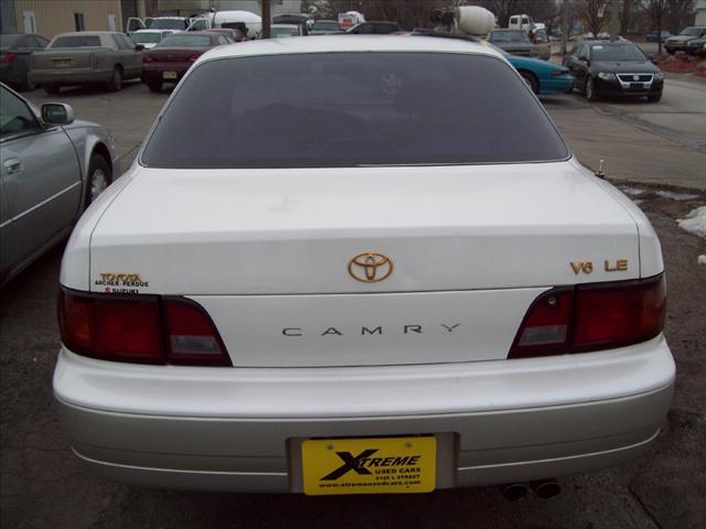 Toyota Camry XLT - Leather MAKE Offer Sedan
