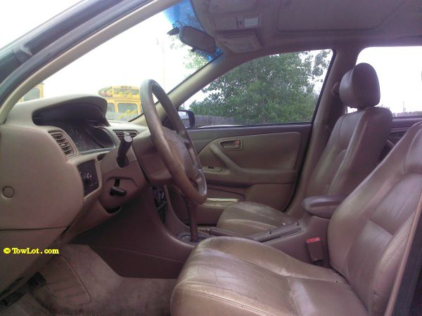 Toyota Camry XLT 4-door 2WD Sedan