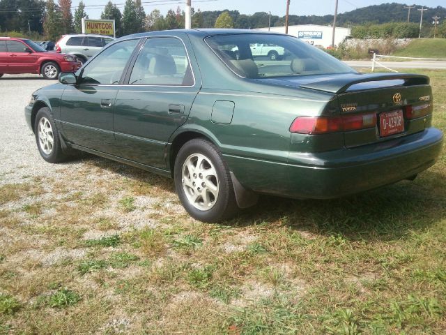 Toyota Camry Ext. Cab 6.5-ft. Bed 4WD Sedan