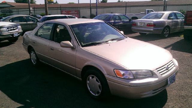 Toyota Camry SEL Sport Utility 4D Sedan