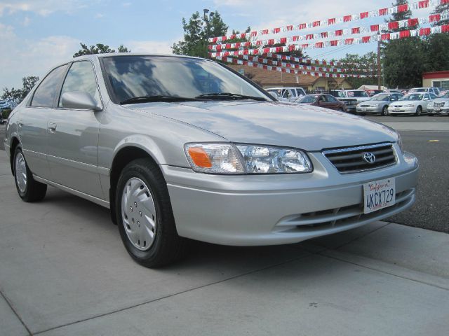 Toyota Camry 2000 photo 2