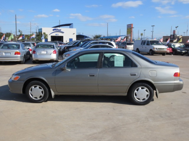 Toyota Camry 2000 photo 1