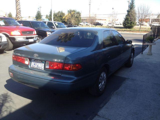 Toyota Camry 2000 photo 1