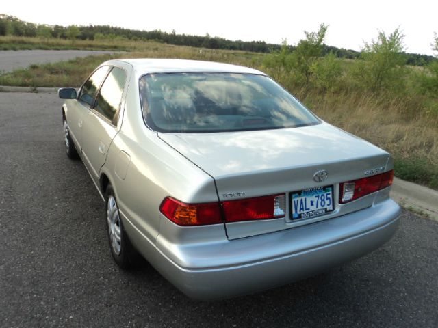 Toyota Camry 2000 photo 1