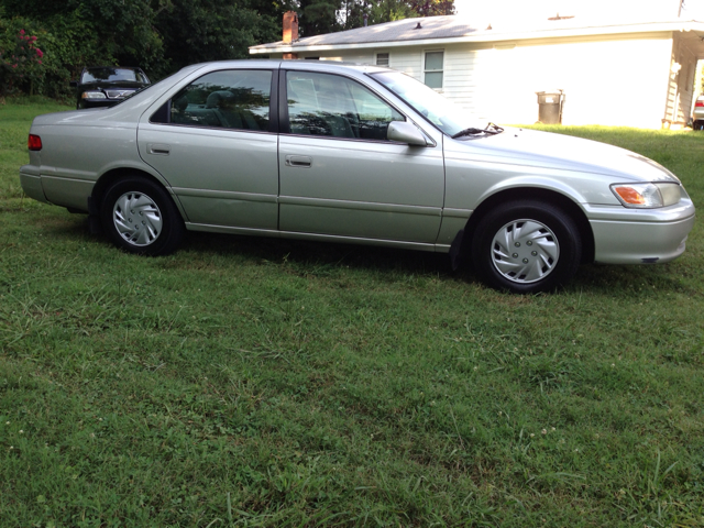 Toyota Camry 2000 photo 1