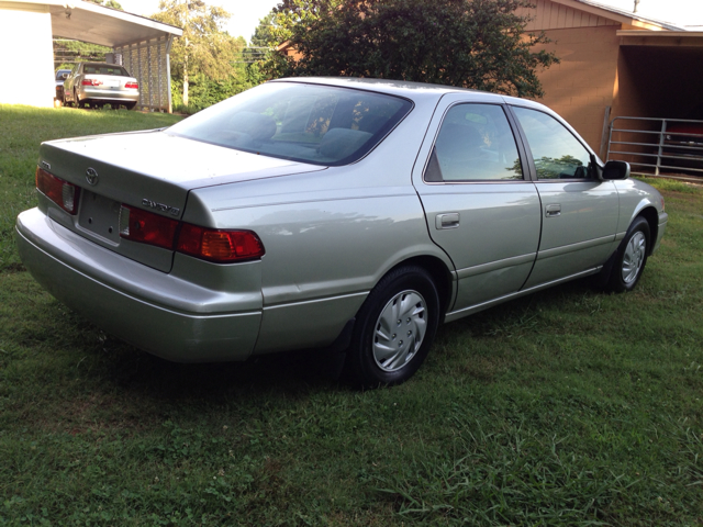 Toyota Camry 2000 photo 2