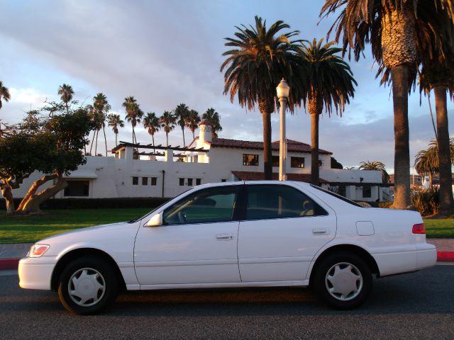 Toyota Camry 2000 photo 2