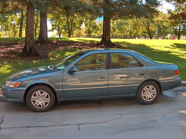 Toyota Camry 2000 photo 1