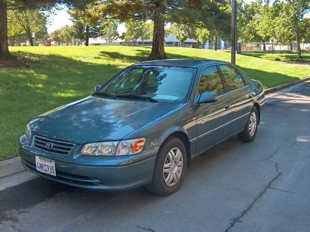 Toyota Camry 2000 photo 2